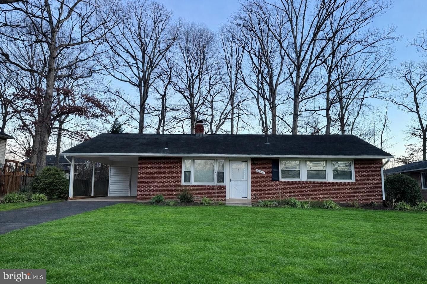 Property Photo: 14801 Carlbern Drive VA 20120