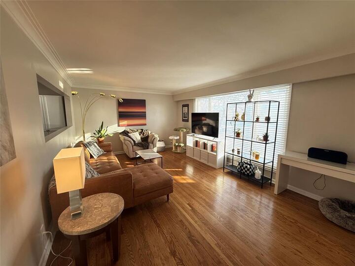 Property Photo:  973 Elizabeth Road  MB R2J 1B2 