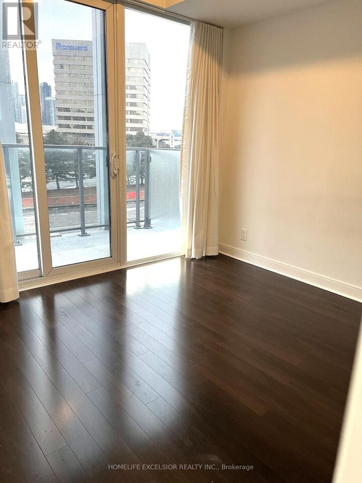 Property Photo:  4033 Hurontario Street 419  ON L4Z 0B8 