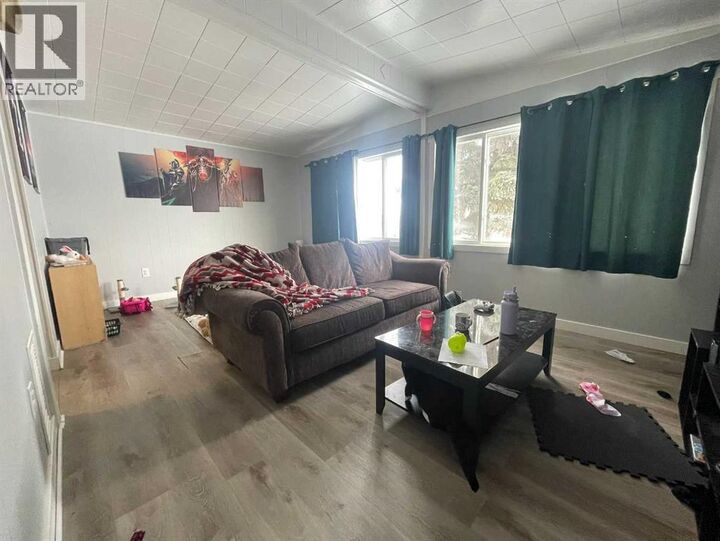 Photo de la propriété:  5308 57 Street  AB T9V 2A3 