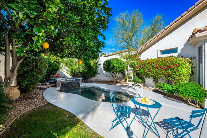 Property Photo:  40125 Calle Las Positas  CA 92203 