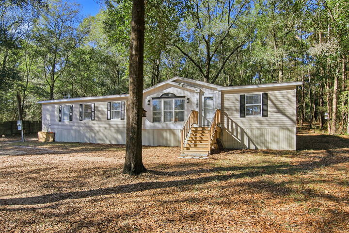 Property Photo:  6108 Old River Road  FL 32531 
