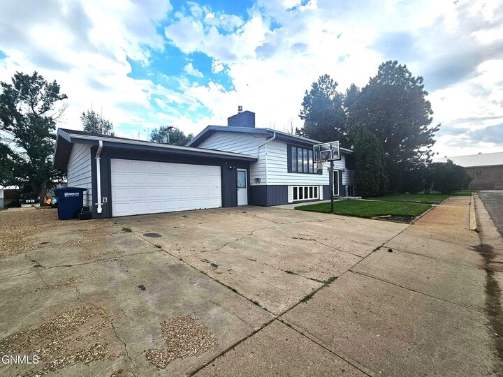 Property Photo:  1459 2nd Street S  ND 58601 