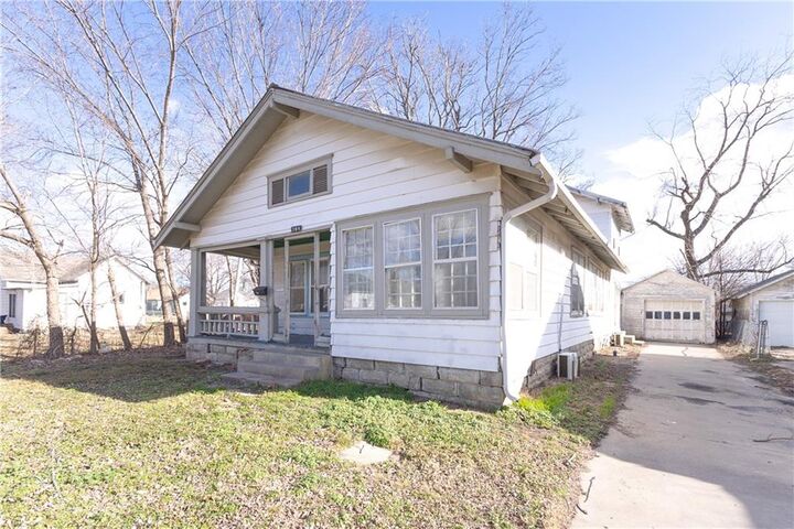 Property Photo:  208 S 16th Street  KS 67301 