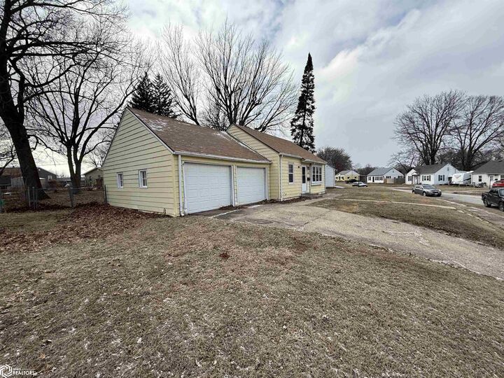 Property Photo:  2201 Burlington Avenue  IA 52601 