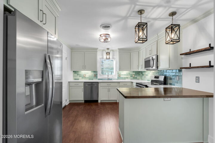 Property Photo:  12 Ely Court  NJ 08757 