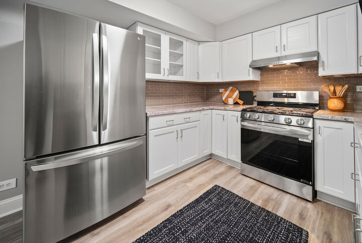 Property Photo:  629 Derry Court 1A  IL 60193 