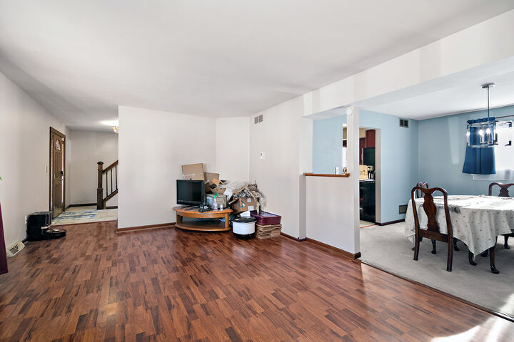 Property Photo:  901 Valencia Drive  IL 60404 