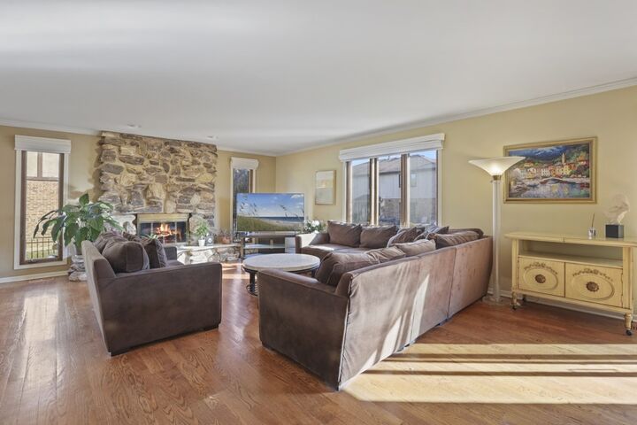 Property Photo:  1227 N Ashley Lane  IL 60101 