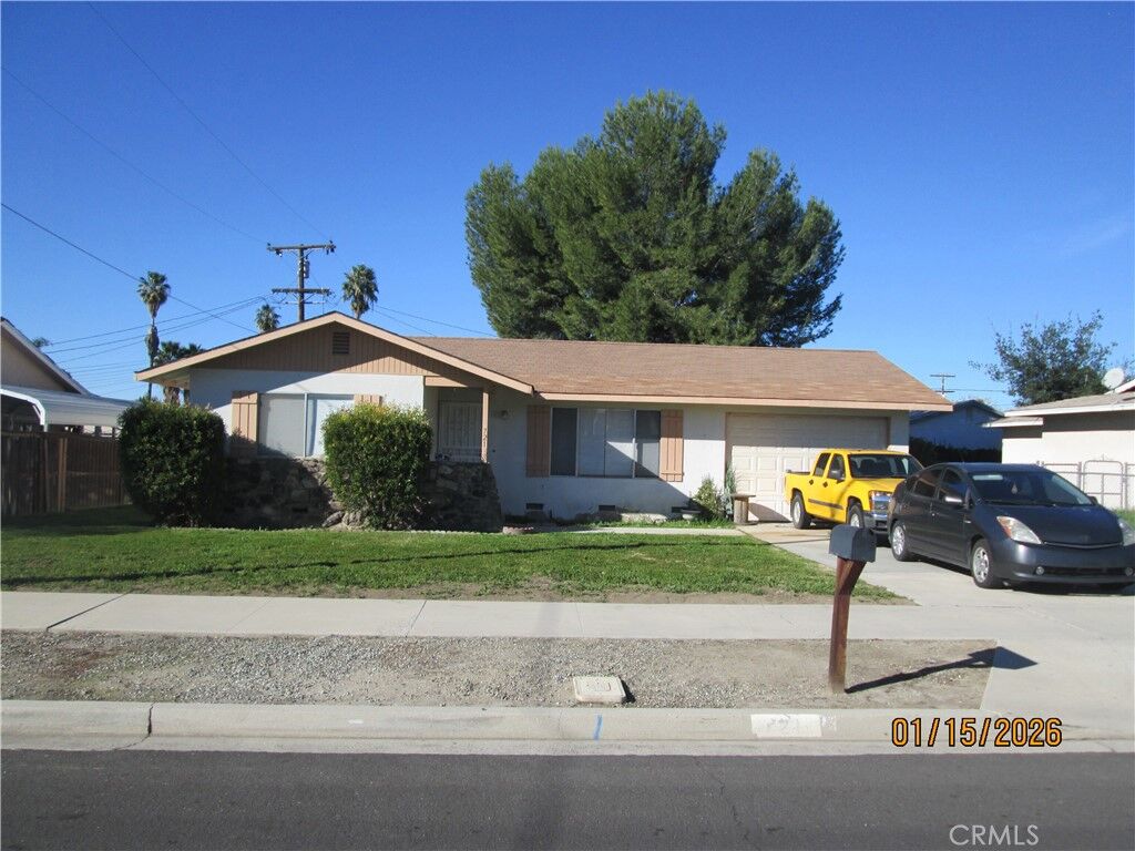 Property Photo:  721 S Santa Fe  CA 92543 
