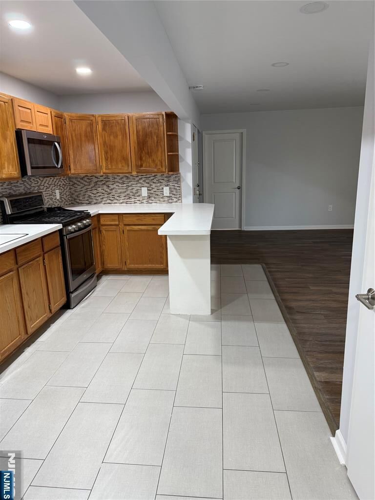 Property Photo:  25 Pavonia Avenue 2  NJ 07032 