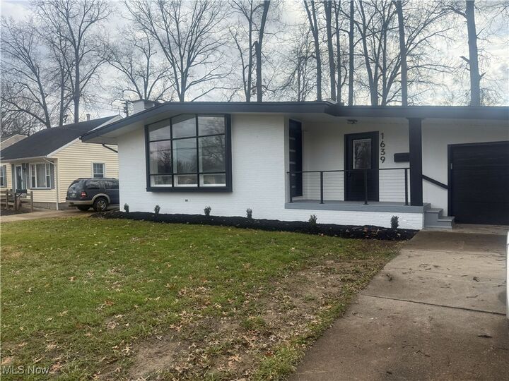 Property Photo:  1639 Oakdale Drive  OH 44485 