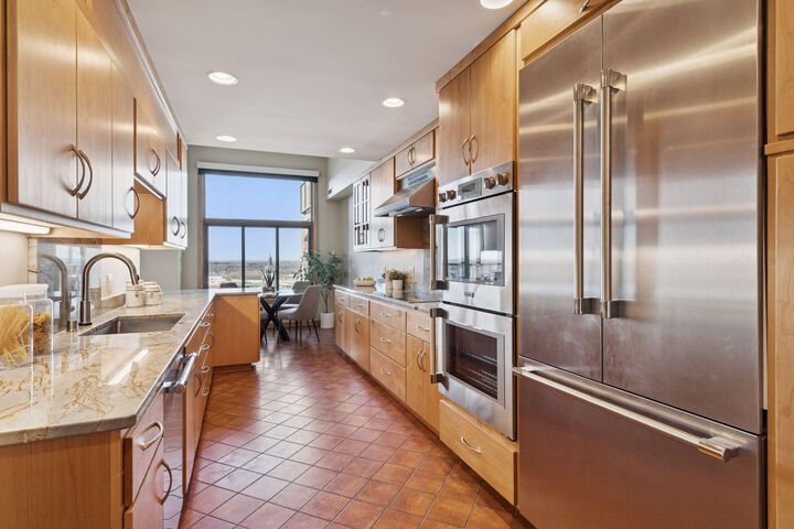 Property Photo:  1201 Yale Place 2009  MN 55403 