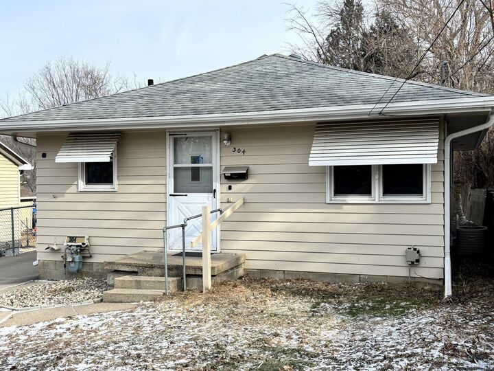 Property Photo: 304 S Helen St IA 51106
