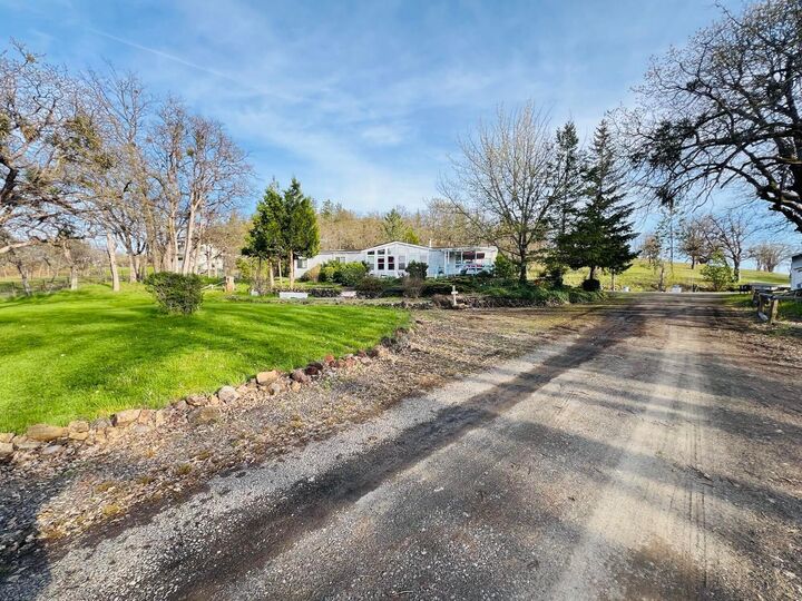 Property Photo: 3399 Dodge Road OR 97503
