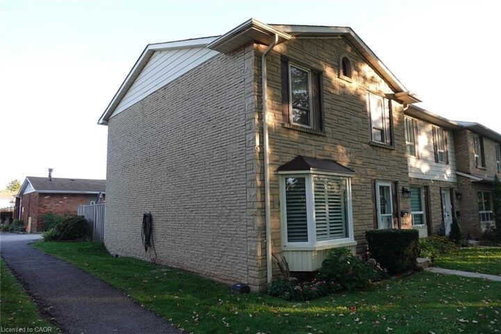 Property Photo:  5475 Lakeshore Road 9  ON L7L 1E1 