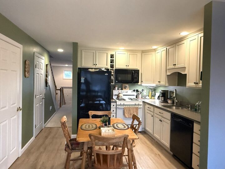 Property Photo: 85 Camelot Drive 118 MA 01602