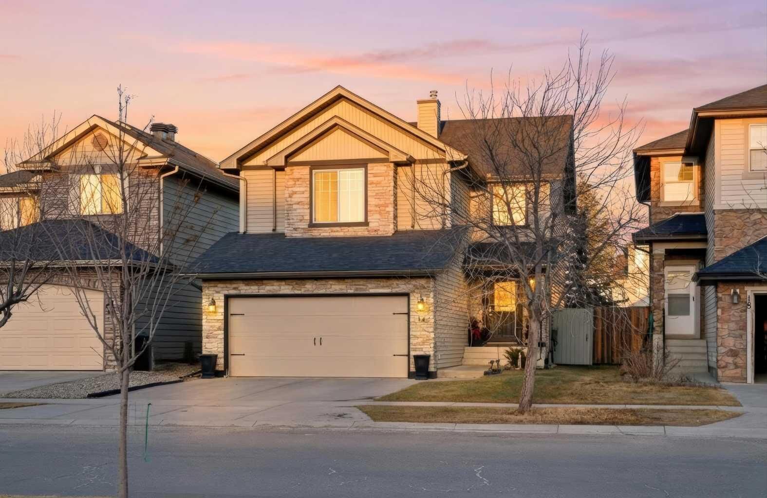 Property Photo:  14 Kincora Drive NW  AB T3R 1K8 