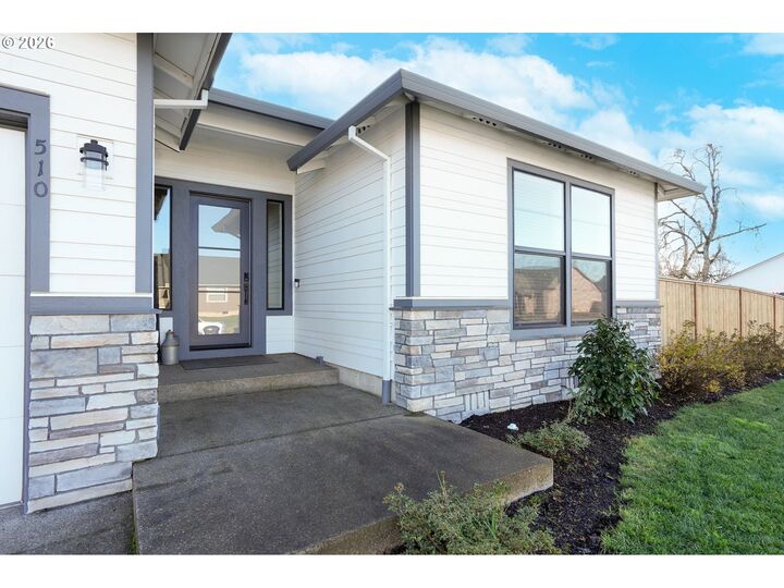 Property Photo:  510 NE Aspen St  OR 97385 