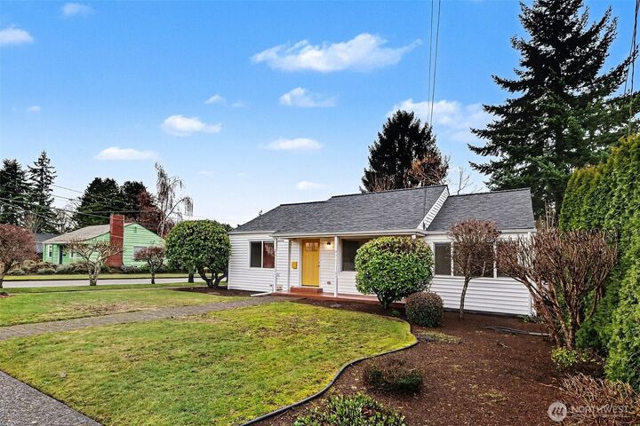 Property Photo:  2658  35th Avenue W  WA 98199 