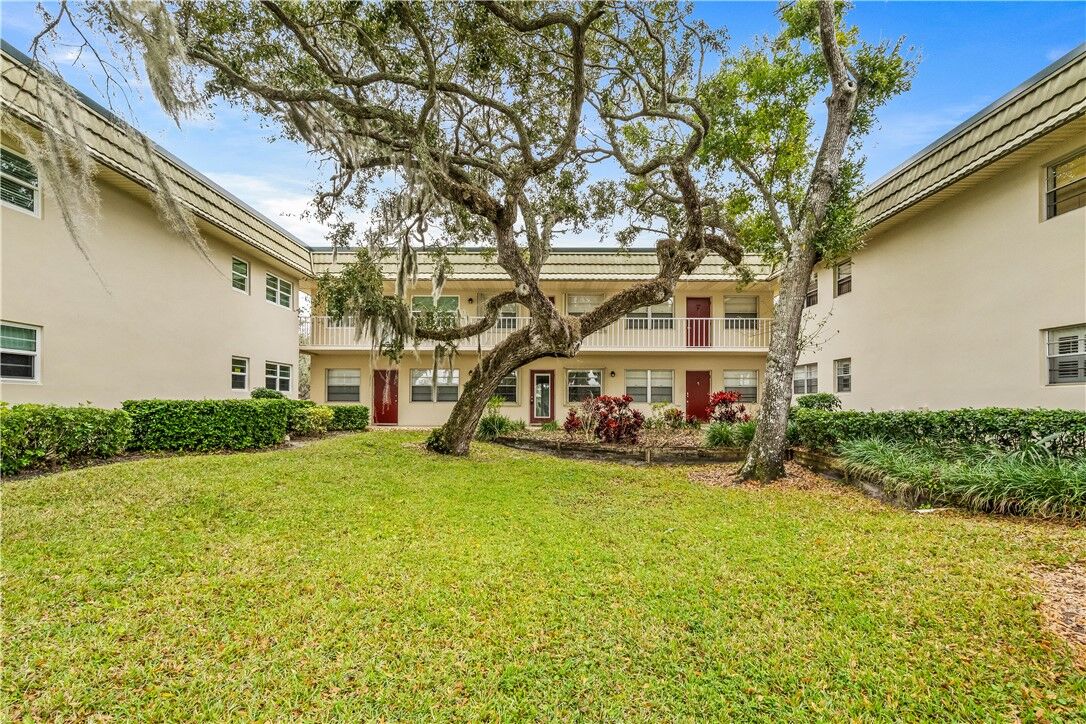 Property Photo: 11 Vista Gardens Trail 204 FL 32962