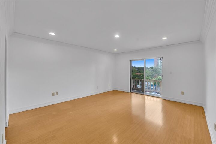 Property Photo:  10762 La Placida Drive 7-306  FL 33065 