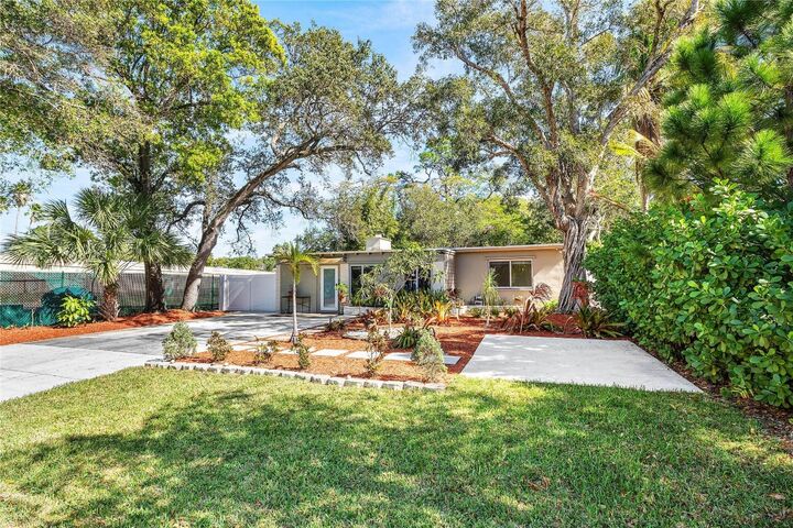 Property Photo:  1300 SW 19th Avenue  FL 33312 