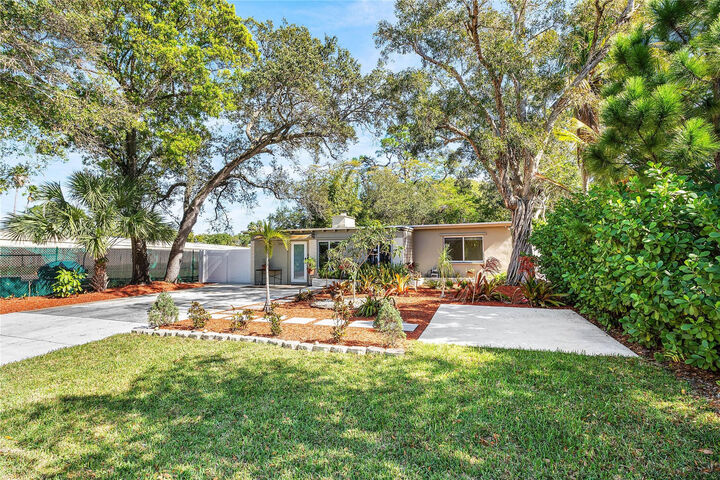 Property Photo: 1300 SW 19th Avenue FL 33312