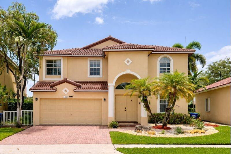 Property Photo:  1423 SW 158th Avenue  FL 33027 