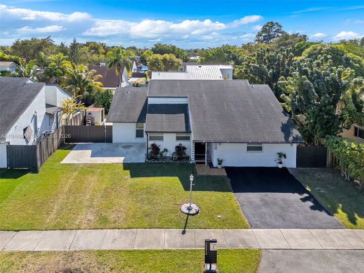 Property Photo: 12210 SW 92nd St FL 33186