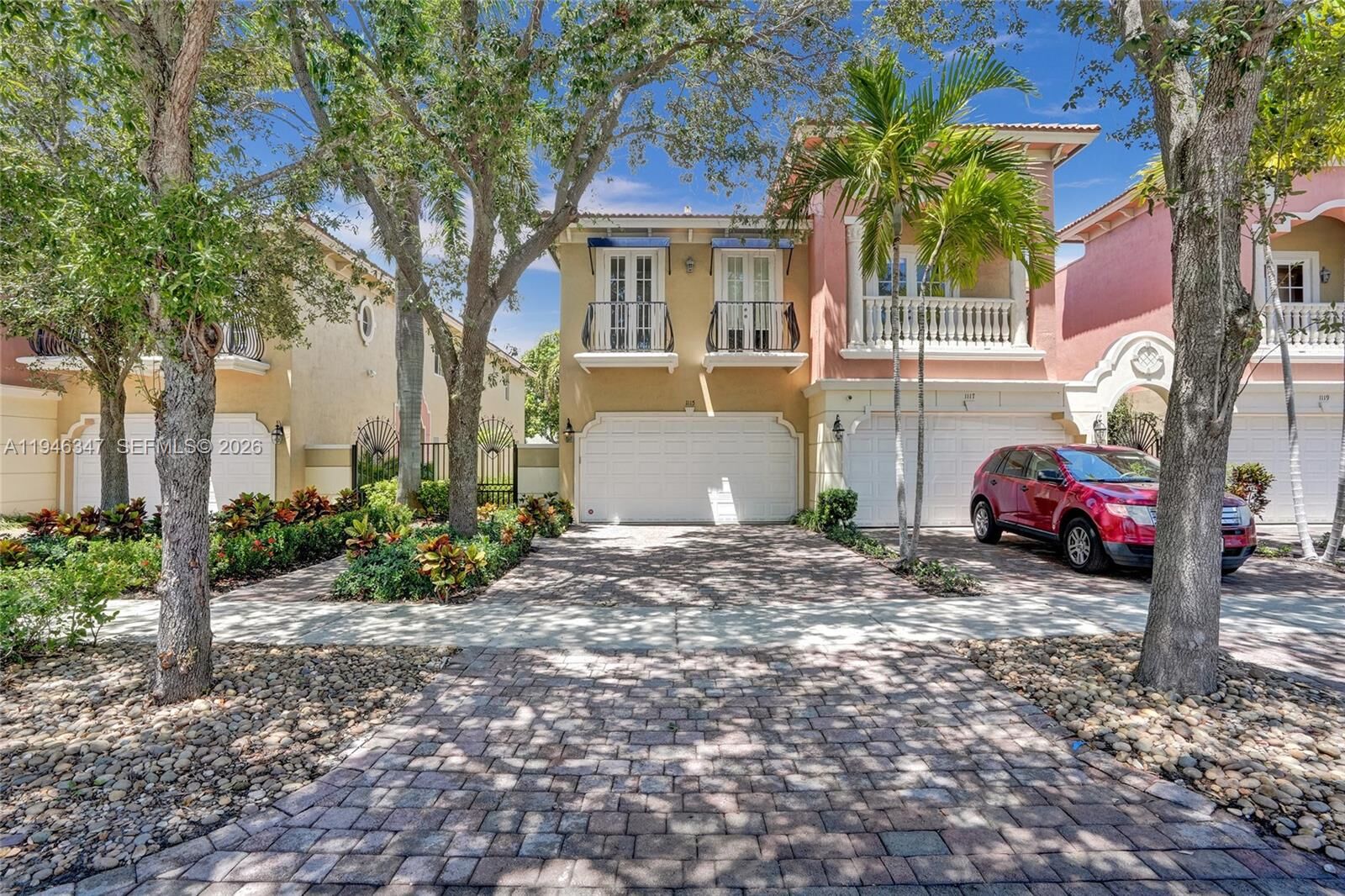 Property Photo:  1115 NE 14th Ave  FL 33304 