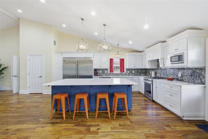 Property Photo:  2829 W Prien Lake Road W  LA 70605 