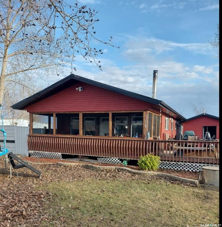 Property Photo: 706 Park Drive SK S0A 0L1