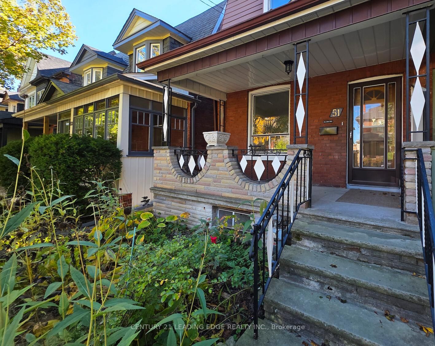 Photo de la propriété: 51 Dearbourne Avenue Bsmt ON M4K 1M6