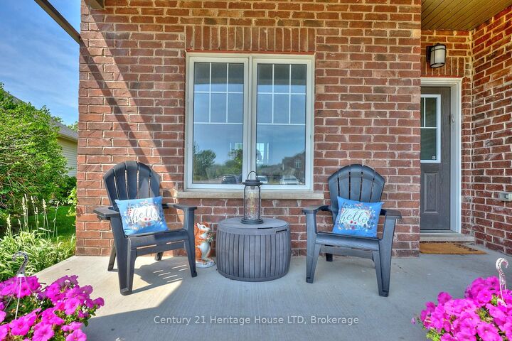 Photo de la propriété:  710 Brian Street  ON L2A 6W2 