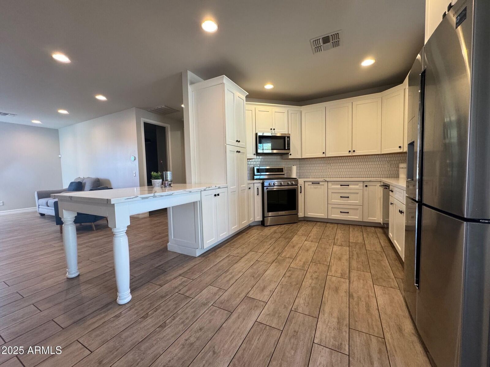 Property Photo: 4350 E Kings Avenue AZ 85032