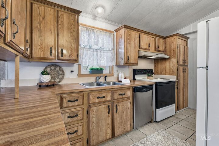 Property Photo:  5200 Midway Trir 20  ID 83607 