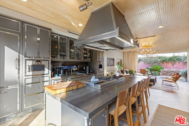 Property Photo:  812 Brooks Ave  CA 90291 