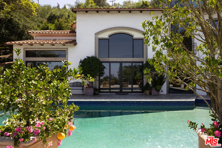 Property Photo:  13355 Mulholland Dr  CA 90210 