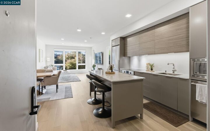 Property Photo:  1605 Riviera Ave 404  CA 94596 