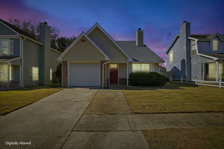 Property Photo:  412 Woodland Circle  FL 32569 