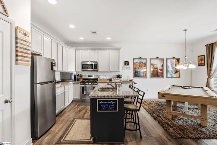 Property Photo: 337 Barnhill Court SC 29617