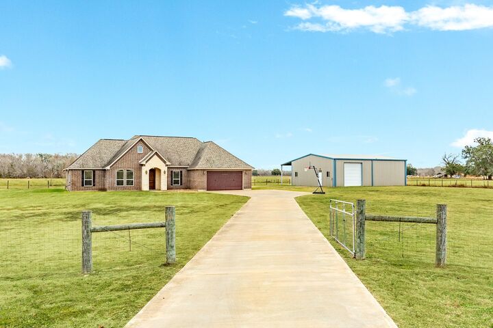 Property Photo:  525 County Road 164  TX 77420 