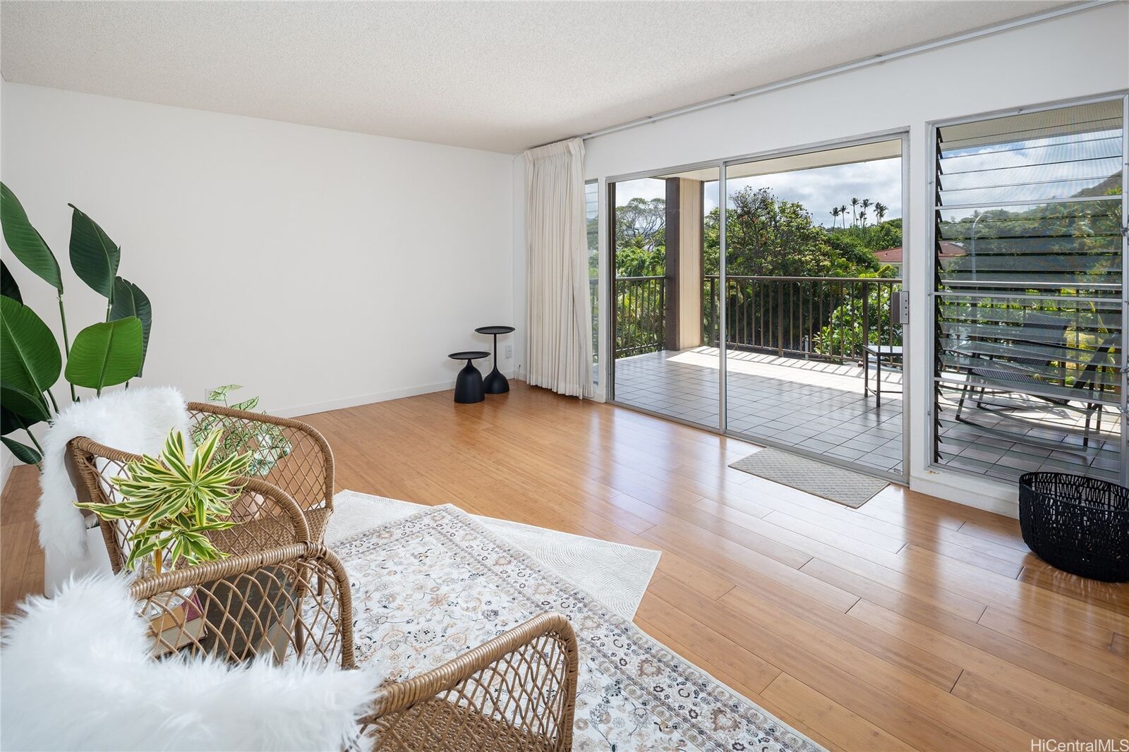 Property Photo:  3721 Kanaina Avenue 305  HI 96815 