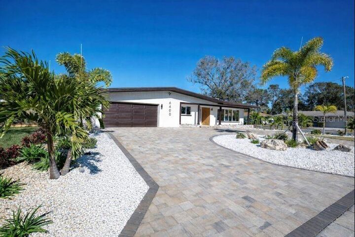 Property Photo: 6400 Mockingbird Way S FL 33707