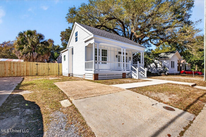 Property Photo:  247 Forrest Avenue  MS 39530 