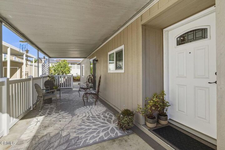 Property Photo:  176 Chaucer Lane 176  CA 93003 