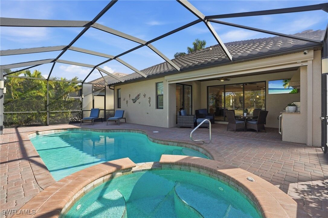 Property Photo:  3022 Aviamar Circle  FL 34114 