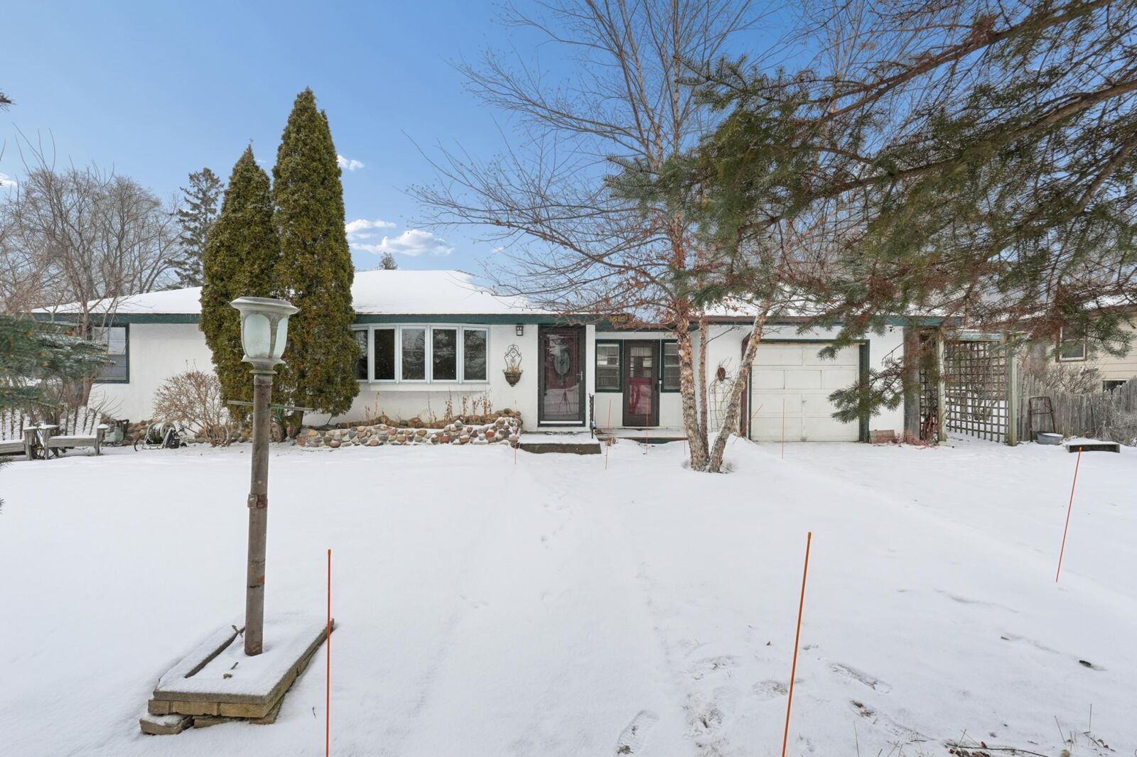 Property Photo:  1515 Viking Drive E  MN 55109 
