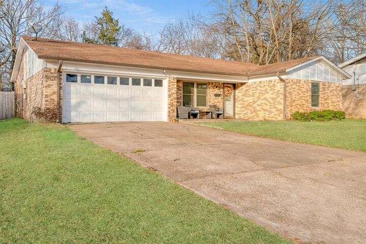 Property Photo: 1865 Jackson Street TX 75460